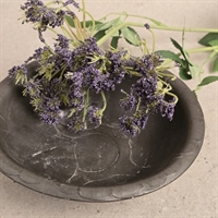 rund-skaal-med-buet-kant-dekoreret-indeni-med-blomstermotiv-gammel-tinskaal